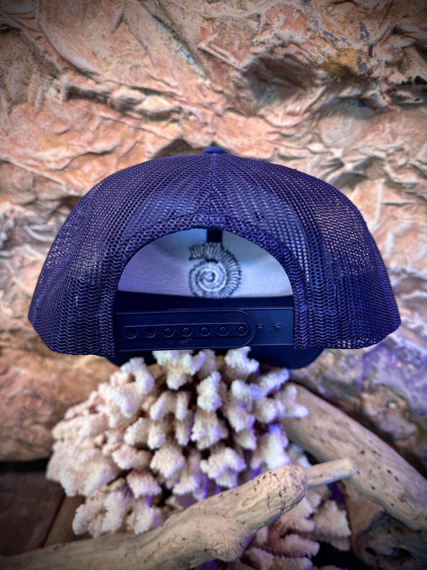 Helicoprion Tooth Whorl - embroidered Trucker Hat: navy/navy